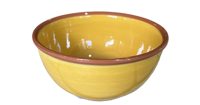 MüslischaleGelb_700x371 <p data-start="66" data-end="376">Diese handgefertigte Schale aus Spanien besticht durch ihr intensives Gelb und den charakteristischen terrakottafarbenen Rand sowie eine kleine Standfläche. Mit einem Durchmesser von 14 cm und einer Höhe von 7 cm eignet sie sich ideal zum Servieren von Crackern, Nüssen, kleineren Speisen oder Dips und Saucen oder zum essen von Müsli.</p> <p data-start="378" data-end="703" data-is-last-node="" data-is-only-node="">Dank ihres schlichten, zeitlosen und eleganten Designs lässt sich die Schale mühelos mit anderen Keramiken oder Geschirr kombinieren – ganz gleich, ob rustikal, modern, einfarbig oder mit auffälligem Muster. Sie ist spülmaschinengeeignet und somit ebenso praktisch wie stilvoll – ein echter Allrounder für den Alltag und besondere Anlässe.</p>