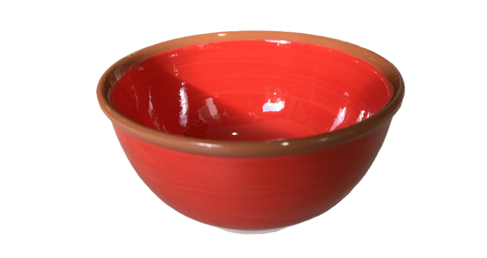 MüslischaleRot_700x371 <p data-start="66" data-end="376">Diese handgefertigte Schale aus Spanien besticht durch ihr intensives Rot und den charakteristischen terrakottafarbenen Rand sowie eine kleine Standfläche. Mit einem Durchmesser von 14 cm und einer Höhe von 7 cm eignet sie sich ideal zum Servieren von Crackern, Nüssen, kleineren Speisen oder Dips und Saucen oder zum essen von Müsli.</p> <p data-start="378" data-end="703" data-is-last-node="" data-is-only-node="">Dank ihres schlichten, zeitlosen und eleganten Designs lässt sich die Schale mühelos mit anderen Keramiken oder Geschirr kombinieren – ganz gleich, ob rustikal, modern, einfarbig oder mit auffälligem Muster. Sie ist spülmaschinengeeignet und somit ebenso praktisch wie stilvoll – ein echter Allrounder für den Alltag und besondere Anlässe.</p>